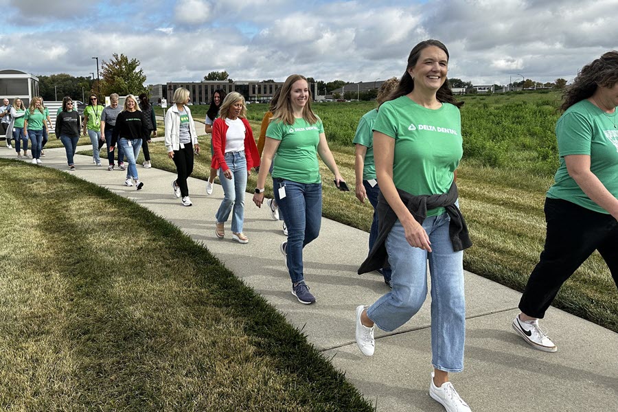 People walking in Healthiest State Walk