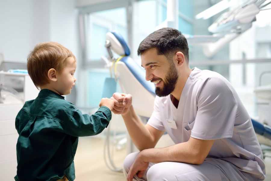 toddler and dentist highfiving