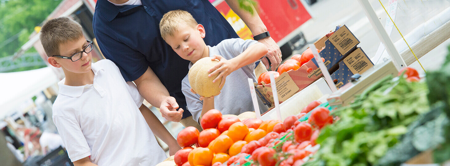 family-farmers-market