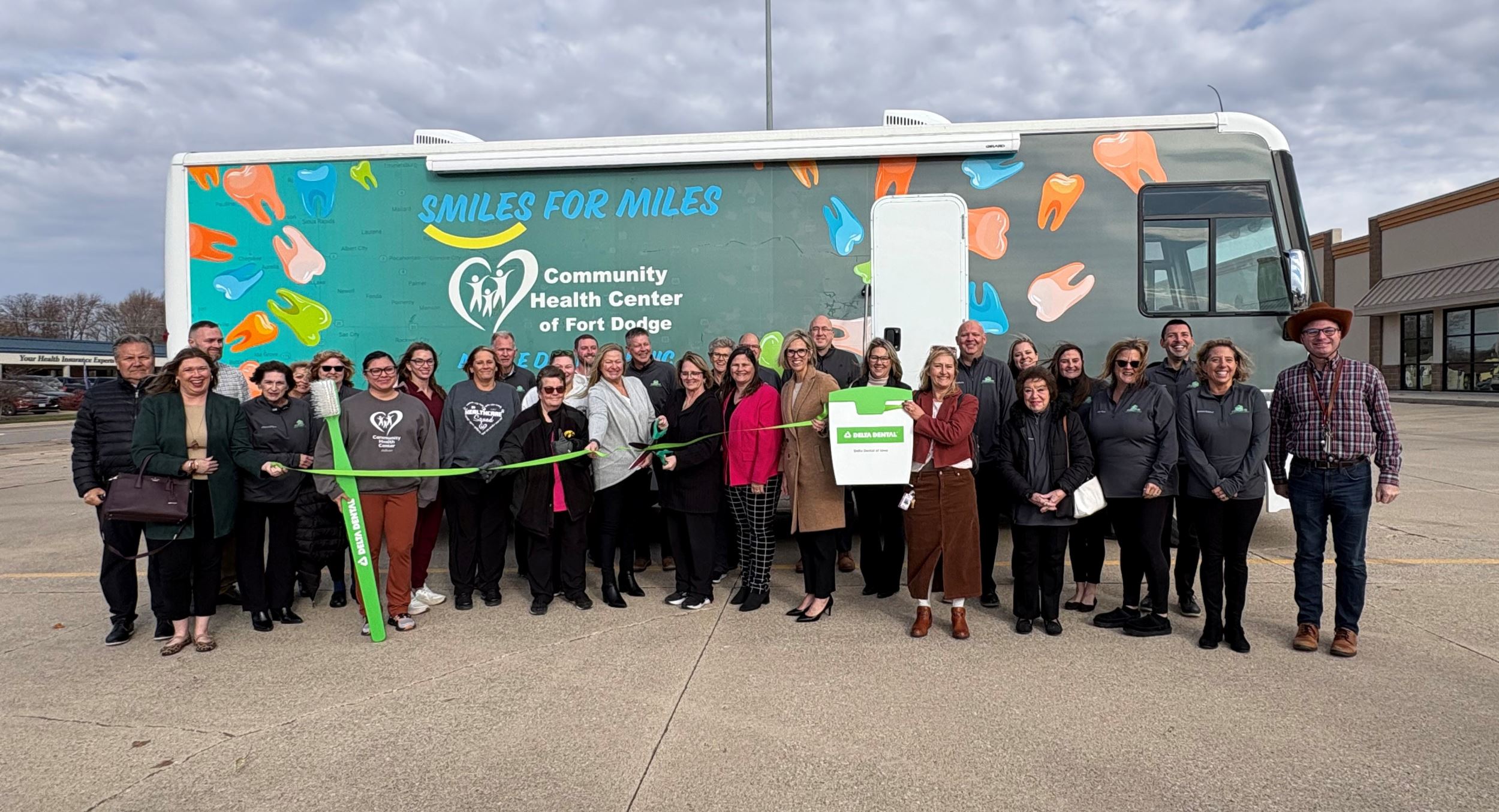 Group photo at floss cutting in Fort Dodge