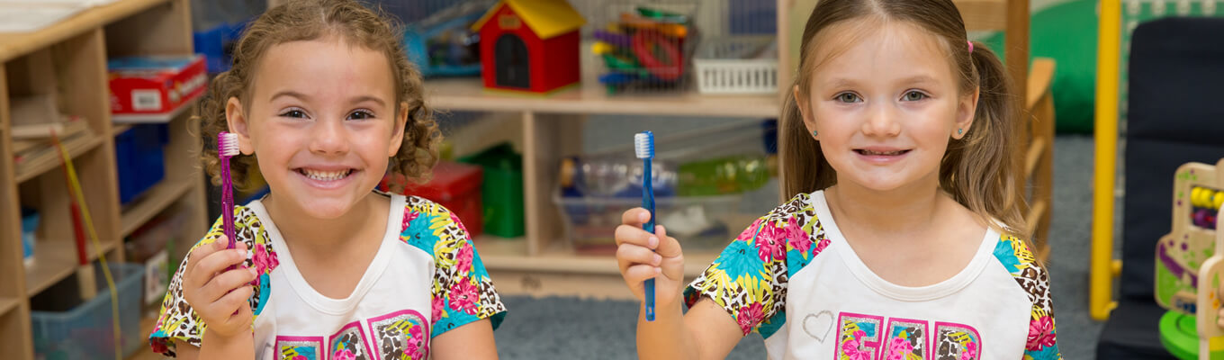 kids brushing teeth